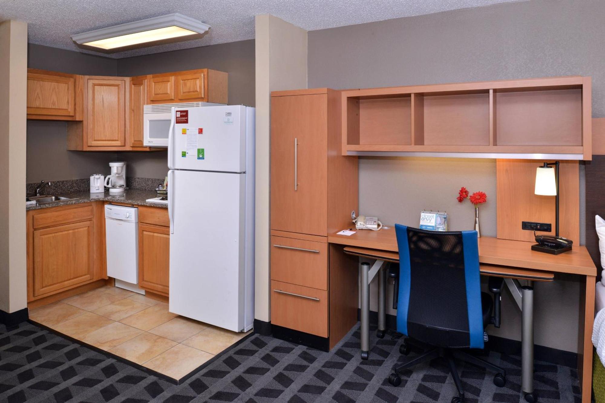 Towneplace Suites Detroit Warren Eksteriør billede