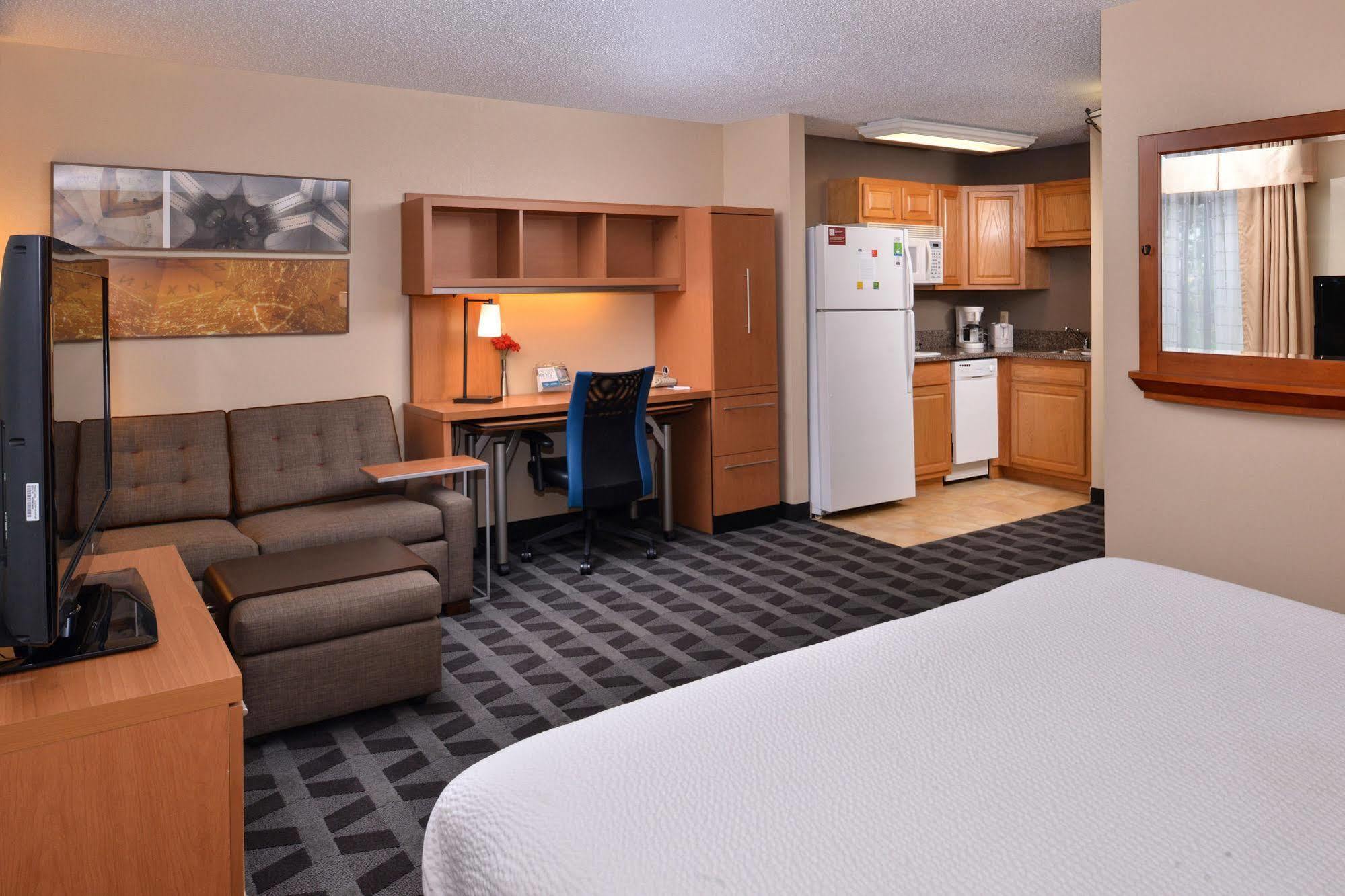Towneplace Suites Detroit Warren Eksteriør billede