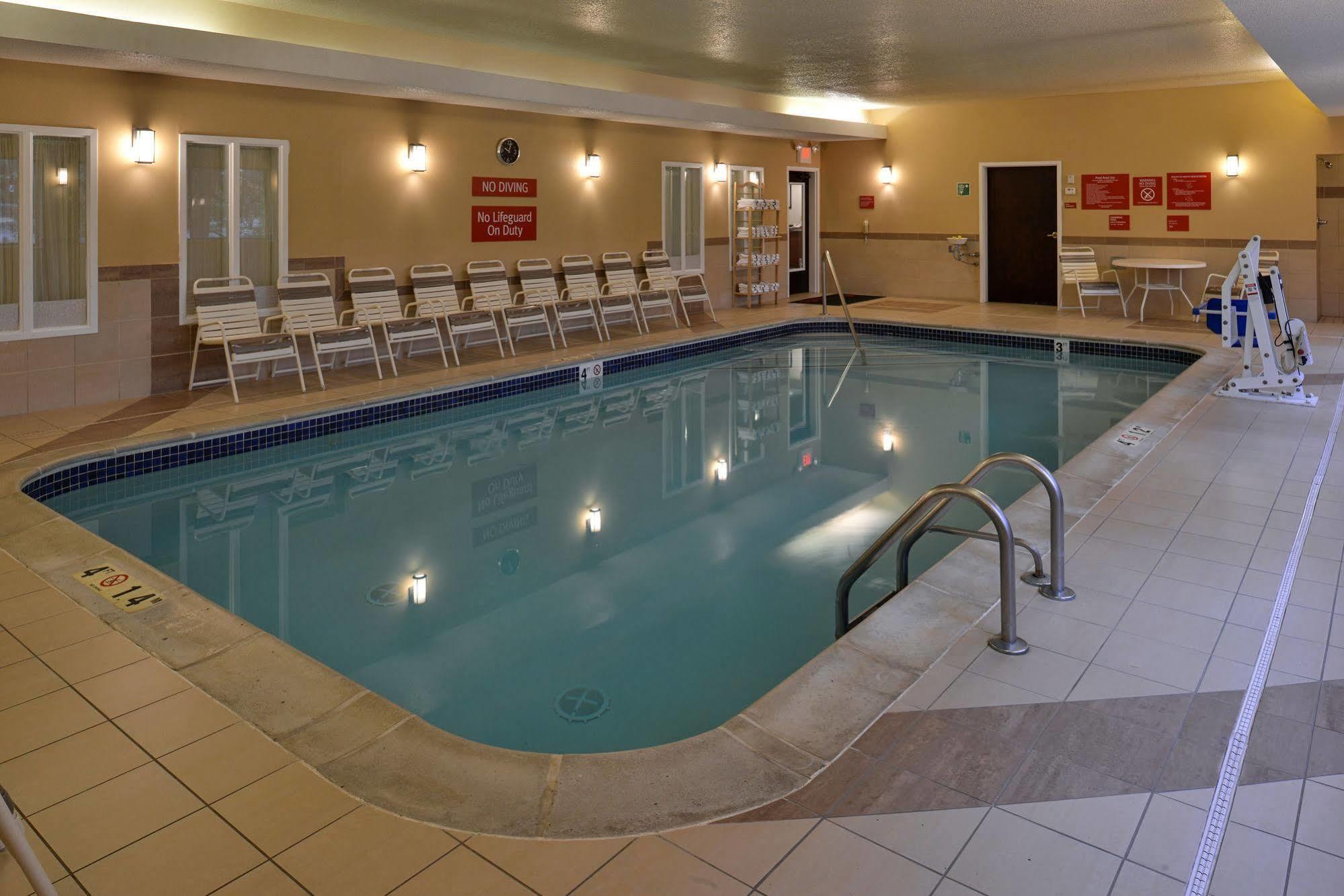 Towneplace Suites Detroit Warren Eksteriør billede